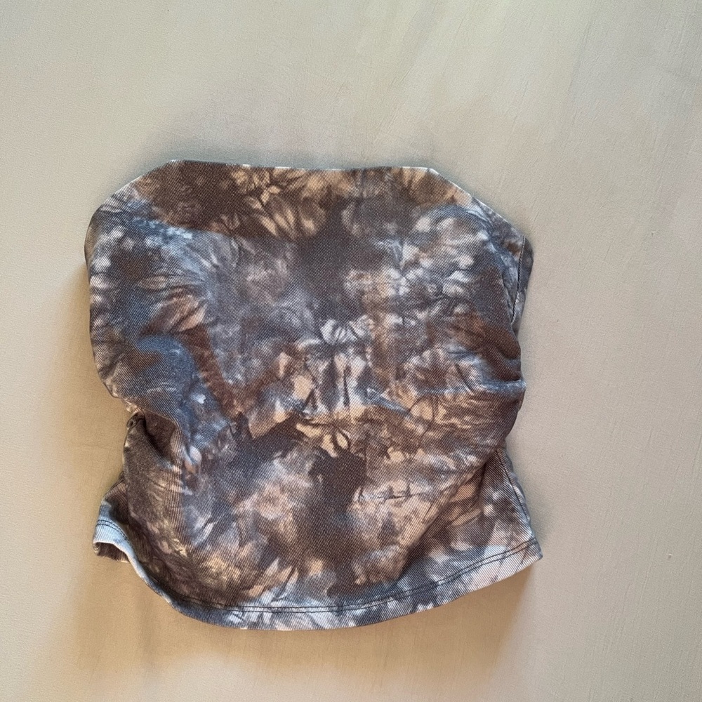 H&M Multicolored Crop Top with Tie-Dye Design
Brand new with tags attached